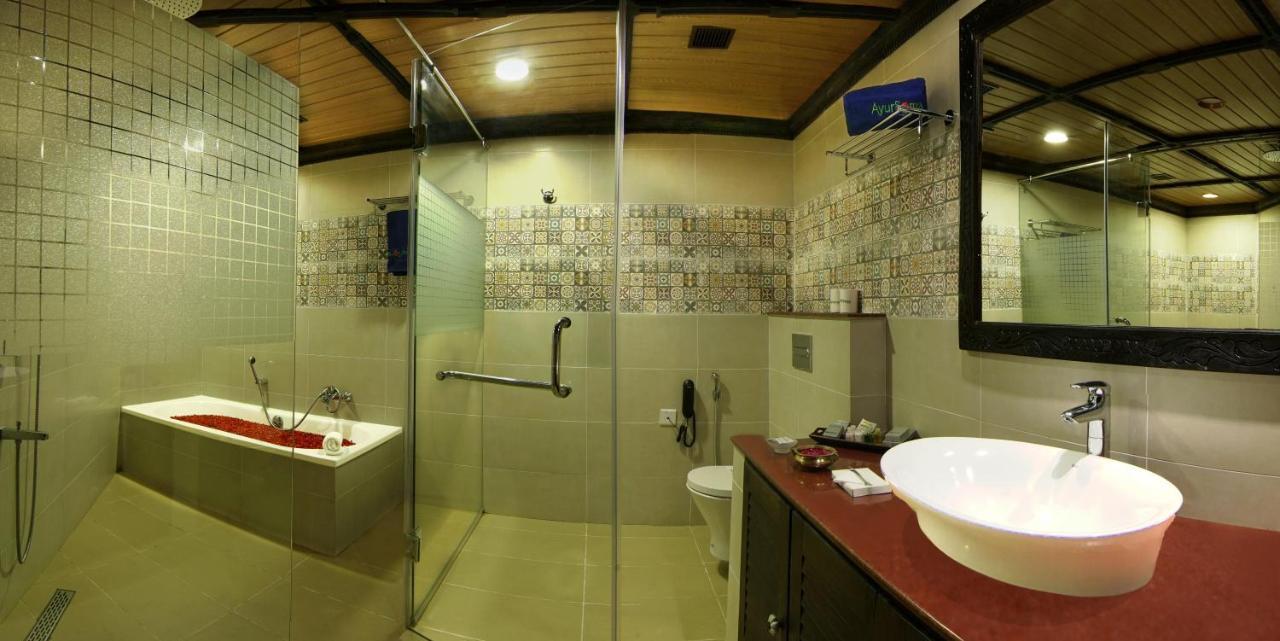Hotel Ayursoma Ayurveda Royal Retreat à Kovalam Extérieur photo