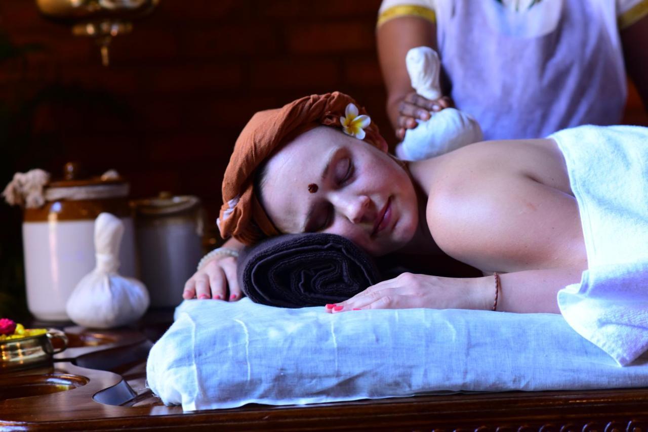 Hotel Ayursoma Ayurveda Royal Retreat à Kovalam Extérieur photo
